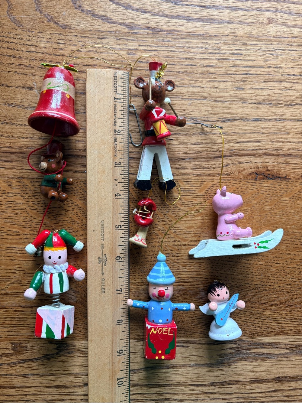 VTG 90’s set of 7 Wooden Christmas Ornament Set - Assorted Colors and sizes - Picture 9 of 16